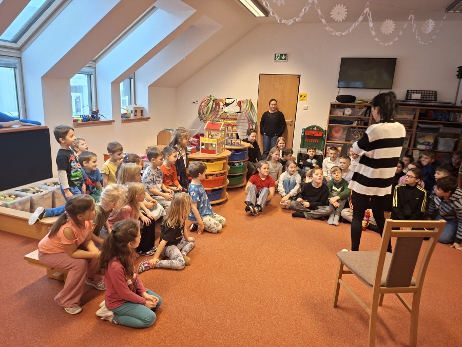 Čtení čtvrťáků předškolákům