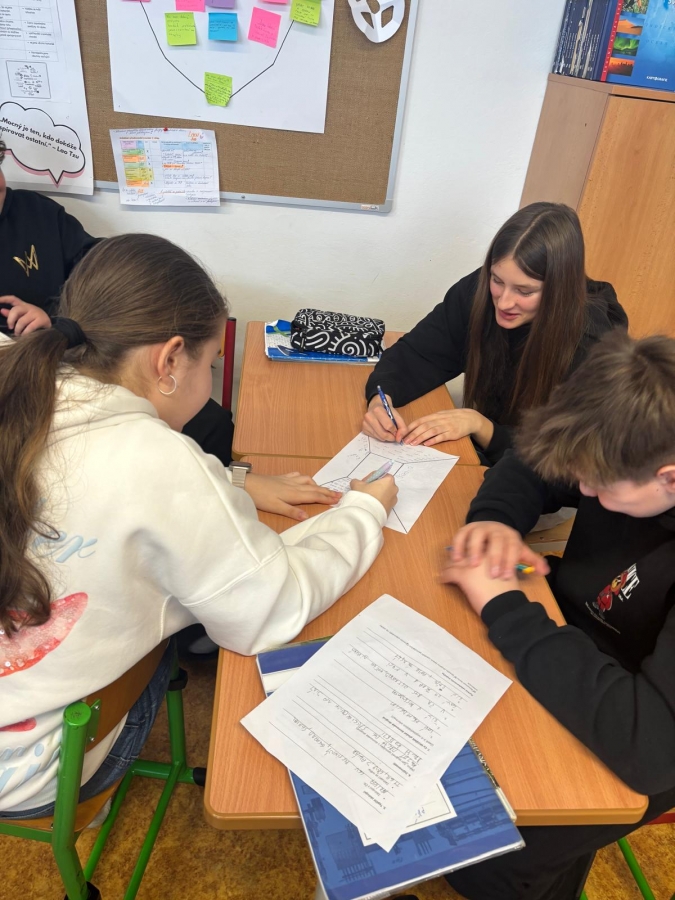 Šelmy trochu jinak: Sedmáci učili v přírodopise jeden  druhého