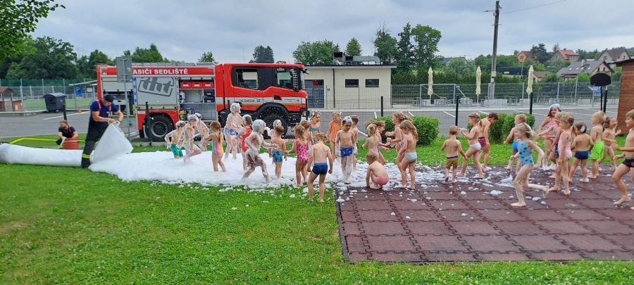 Dobrovolní hasiči ze Sedlišť navštívili mateřskou školu